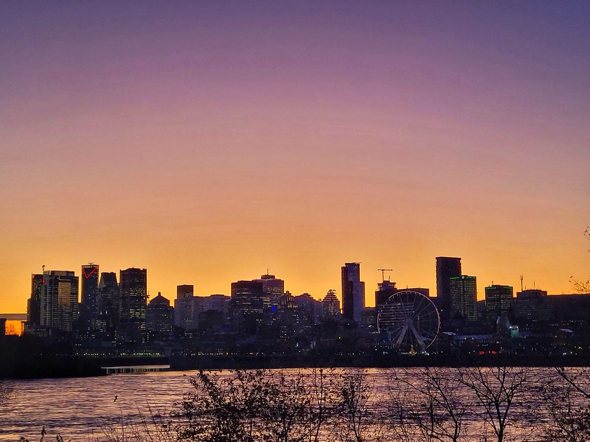 Entardecer em Montreal. 
Boa noite.