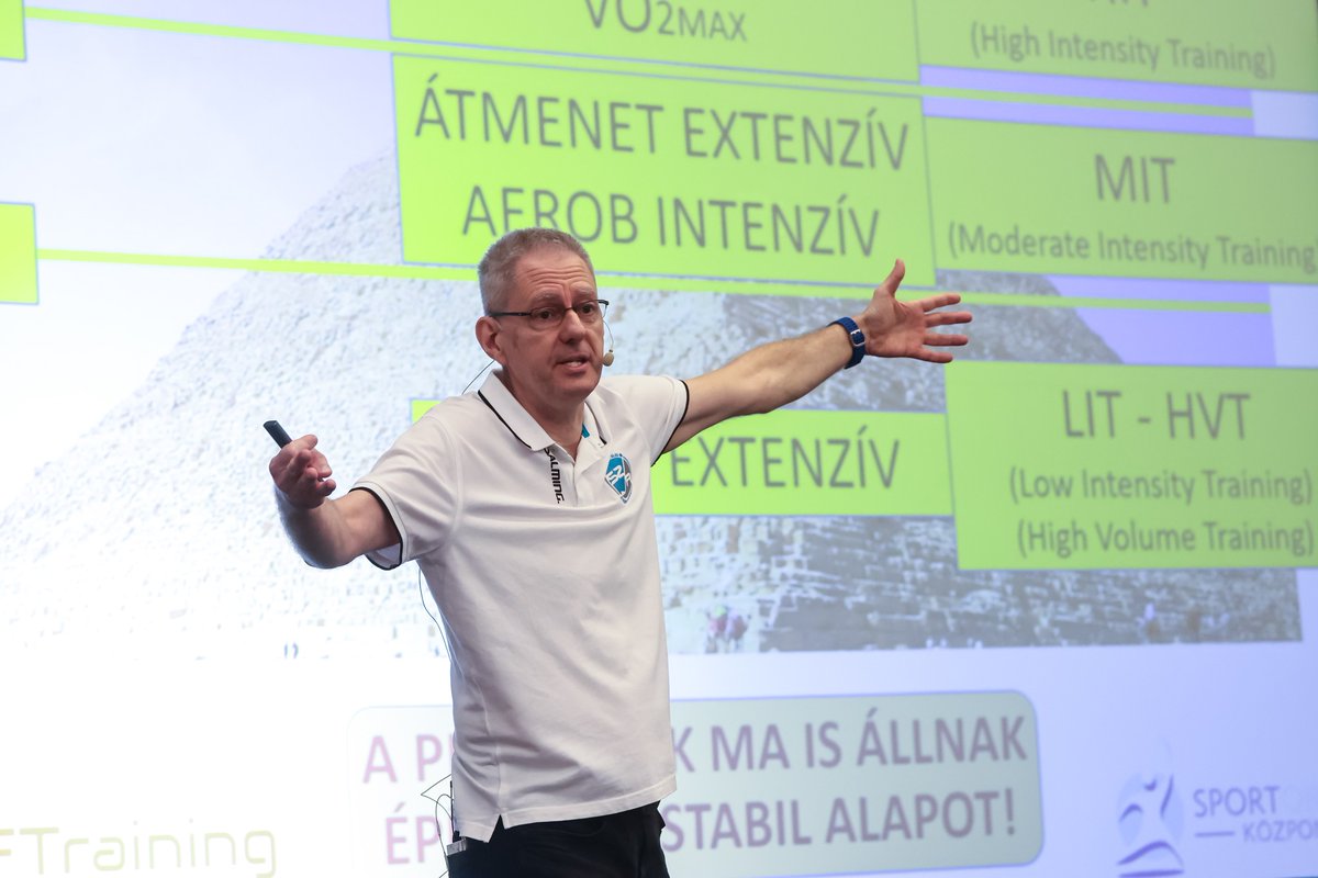 fuloptraining's tweet photo. Mein Vortrag zum Thema Ausdauer auf der Trainerfortbildung des Eishockey Methodologie Zentrums.
#sportwissenschaft #trainerausbildung #eishockey #FTraining https://t.co/ZacNXWRns3