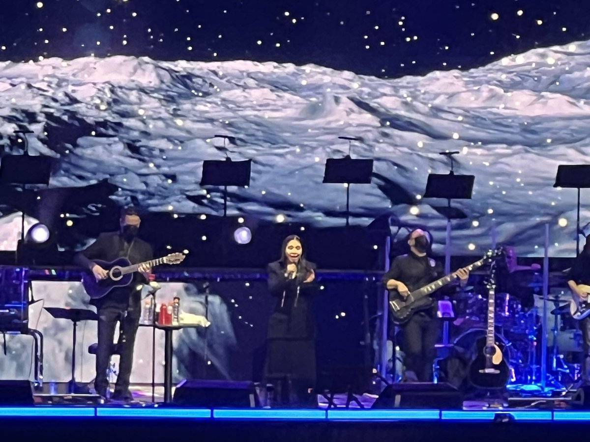 Danny69ok's tweet photo. @ANAGABRIELRL  deslumbró en Toronto en primer show en Canadá 
#AnaGabriel #Mexico #Canada #TorontoLatino https://t.co/QmWYUFpGgv
