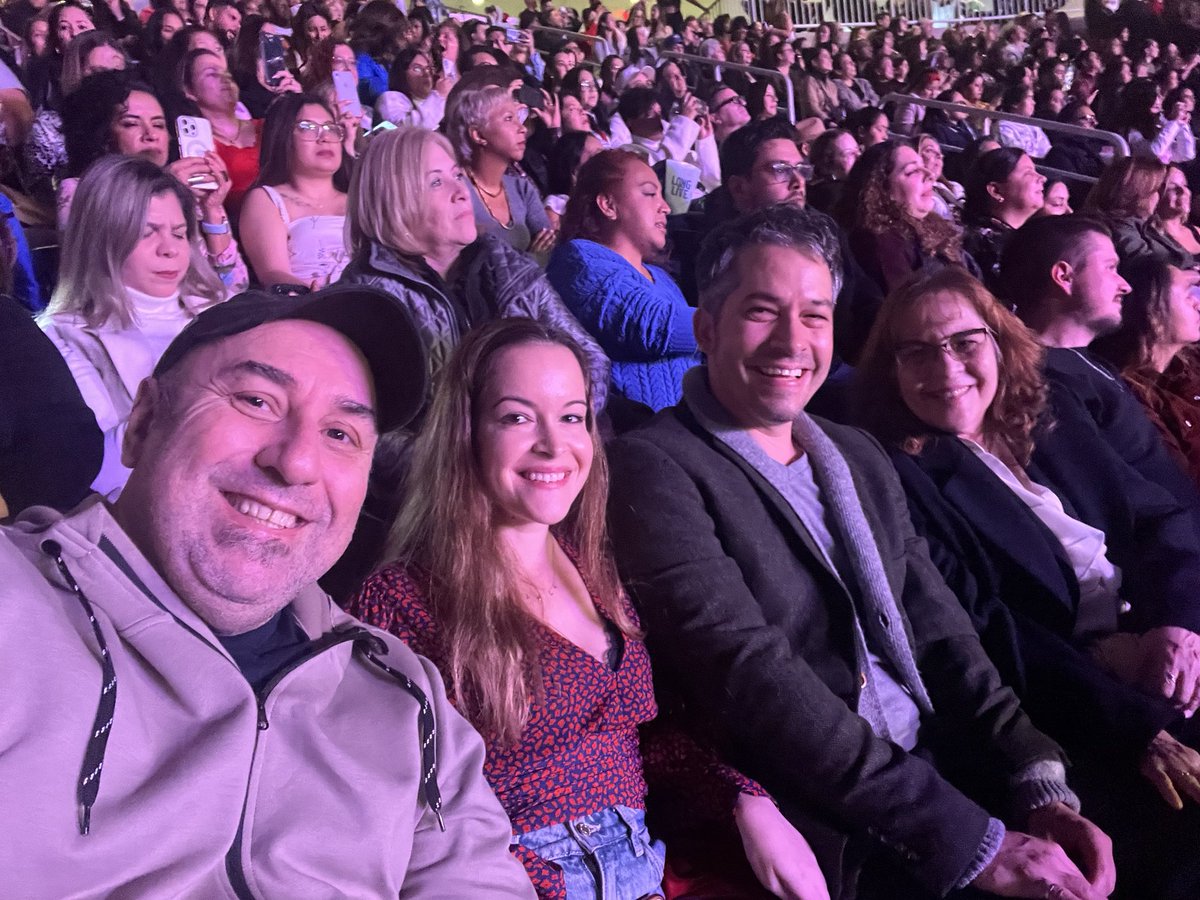 Danny69ok's tweet photo. @ANAGABRIELRL  deslumbró en Toronto en primer show en Canadá 
#AnaGabriel #Mexico #Canada #TorontoLatino https://t.co/QmWYUFpGgv