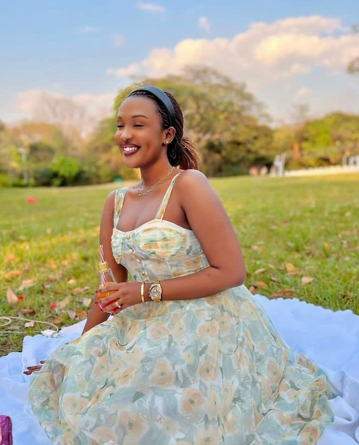 Sir_Umuhirwaa2's tweet image. Niki Uzi kwa bariya bigeme 🇧🇮 , biyita aba #influenceuse ?! 🤩✍🏽