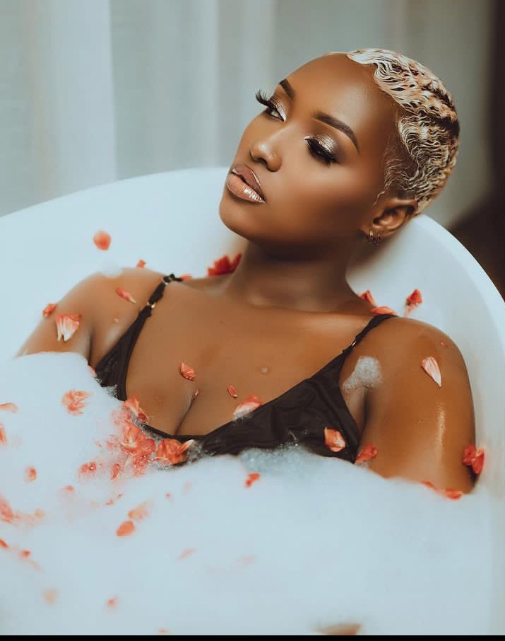 Sir_Umuhirwaa2's tweet image. Niki Uzi kwa bariya bigeme 🇧🇮 , biyita aba #influenceuse ?! 🤩✍🏽