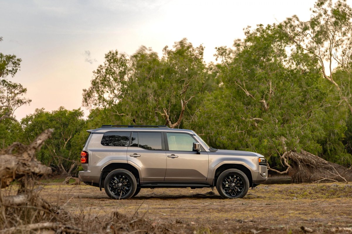 SangKip4's tweet photo. 2025 Toyota LandCruiser Prado 

Thread review https://t.co/dAMeSndtqN