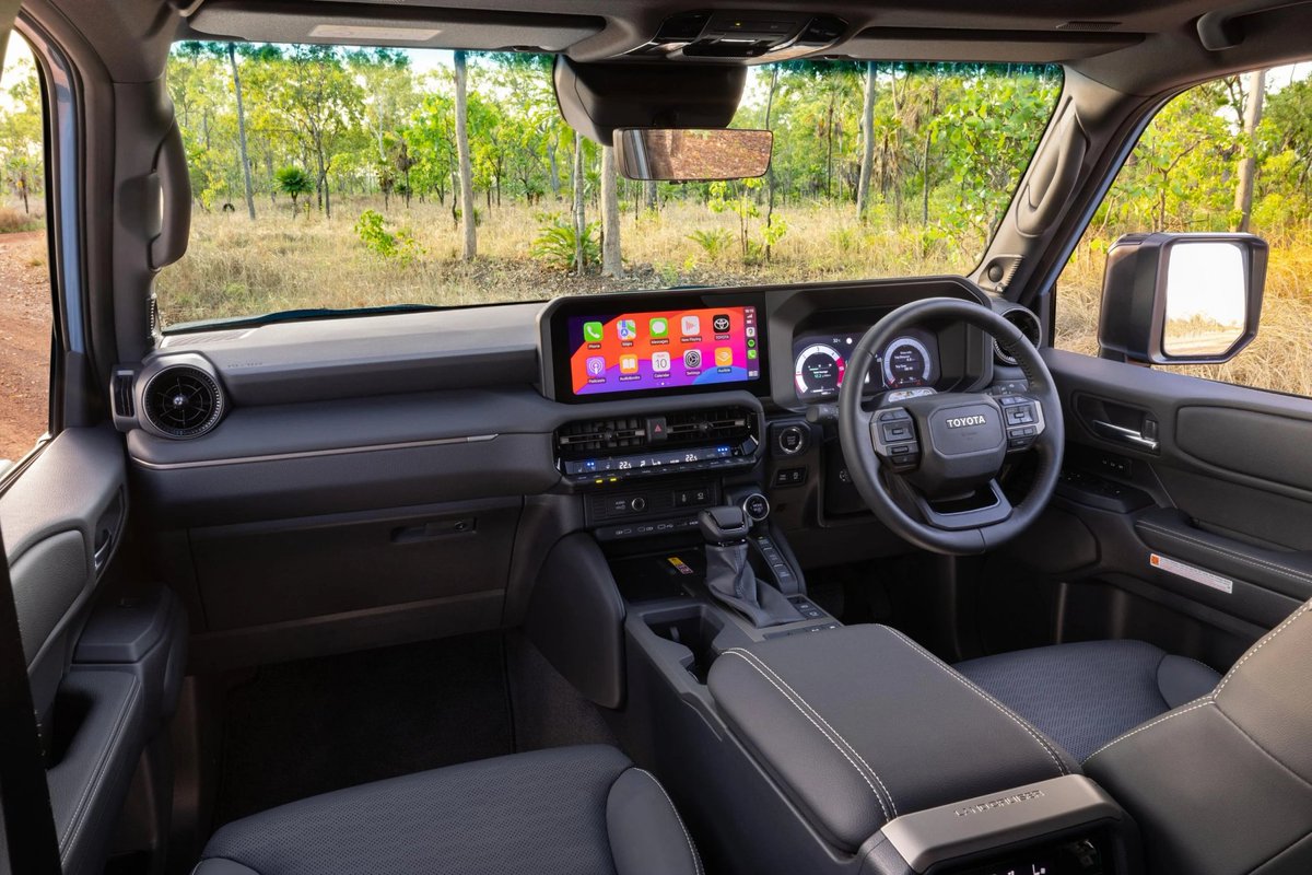 SangKip4's tweet photo. 2025 Toyota LandCruiser Prado 

Thread review https://t.co/dAMeSndtqN