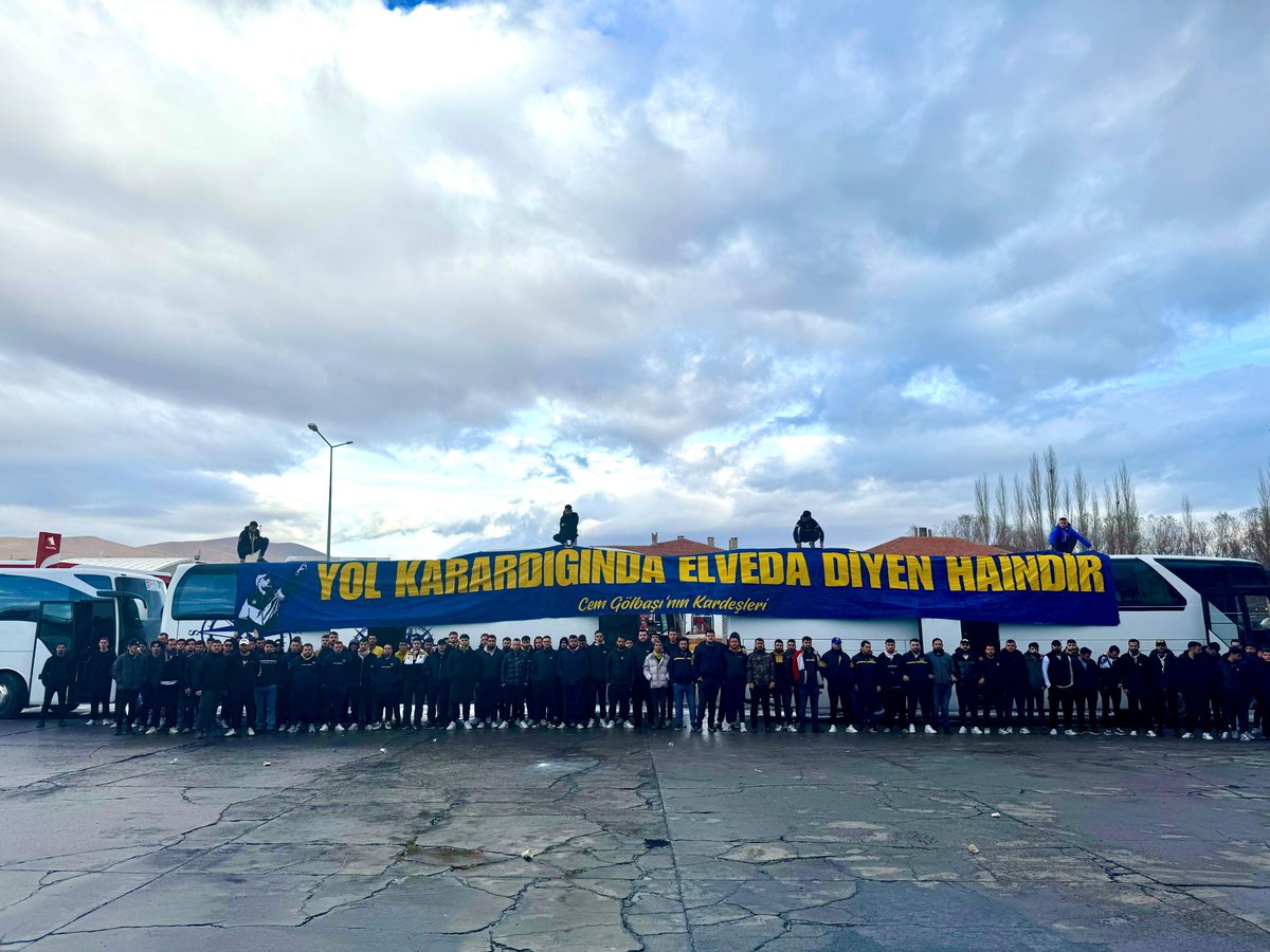 YOL KARARDIĞINDA ELVEDA DİYEN HAİNDİR! #CemGölbaşınaÖzgürlük 

Fenerbahçemiz’i yalnız bırakmamak için Kayseri yolundayız.

#GençFenerbahçeliler