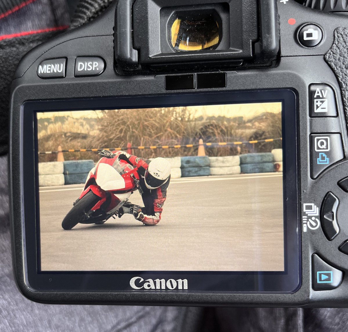 MASA_biker_44's tweet photo. えびパラ無事転けずに終了！
肘擦りは無理でした！セコ技で一応肘いった笑
模擬レースでしもむらさんにシバかれました笑
悔しい！ https://t.co/lymHy6pxLL