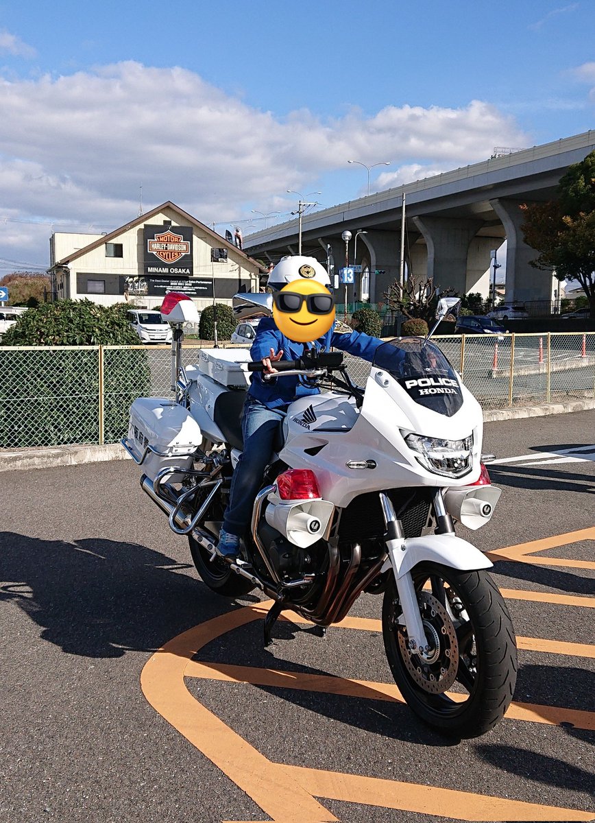 semboku_iz's tweet photo. こんにちは😺

中堺警察署の交通安全イベントが

先ほど終了🍀

自転車マナーアップ強化キャンペーン

特殊詐欺防犯教室、サポカー体験会

白バイ子供制服写真撮影、ご近所の

ハーレーダビッドソン展示会などなど

またの機会も参加お待ちしてま～す☺️

B

#アンディ・イズミヤSC泉北
＃交通安全 https://t.co/UH0KNWFra5
