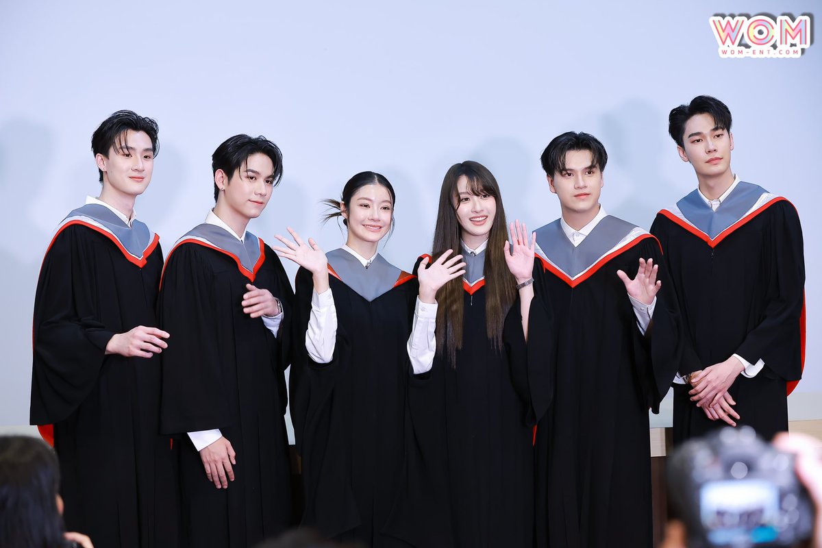WOMENTERTAIN's tweet photo. 🎓ขอแสดงความยินดีกับพี่บัณฑิตและมหาบัณฑิต จาก GMMTV ทุกๆท่านนะค้า🎉🎊💐
#NAMTANGRADUATION
#DewjsuGraduation
#SatangGraduationDay
#ViewGraduationDay
#MarcmcGraduationDay
#TEE_VTPGraduationDay
#marcmc #viewbenyapa #satangks #NamtanTipnaree #dew_jsu #TEE_VTP https://t.co/NV4dGWccSG