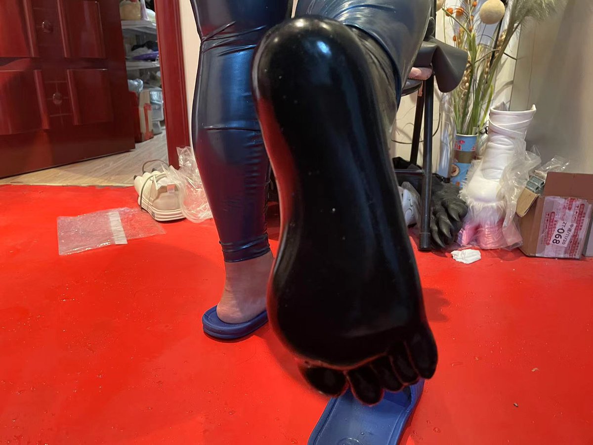 Xielmilano's tweet photo. latex socks
乳胶袜子 https://t.co/gNJe00VMFP