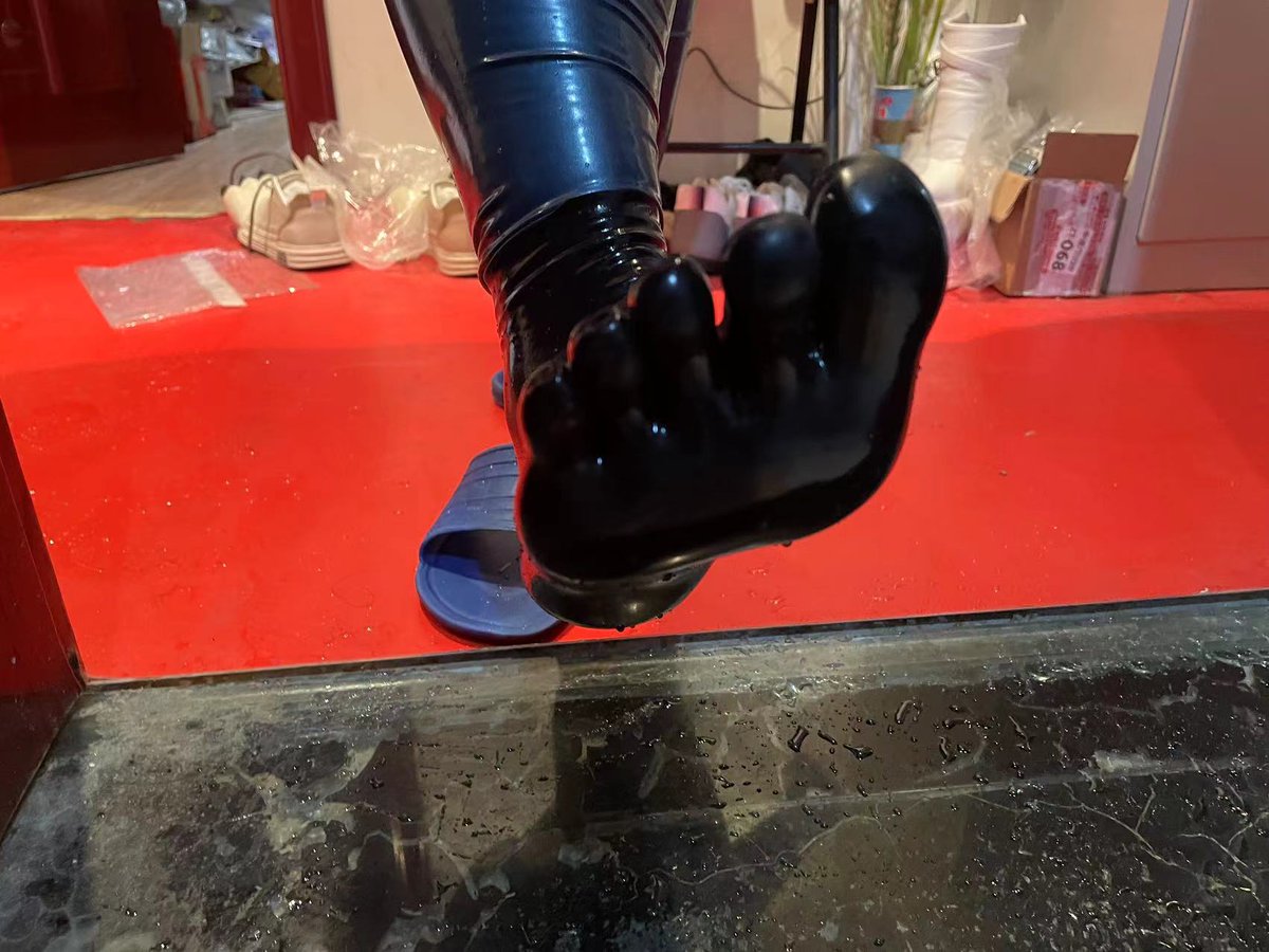 Xielmilano's tweet photo. latex socks
乳胶袜子 https://t.co/gNJe00VMFP