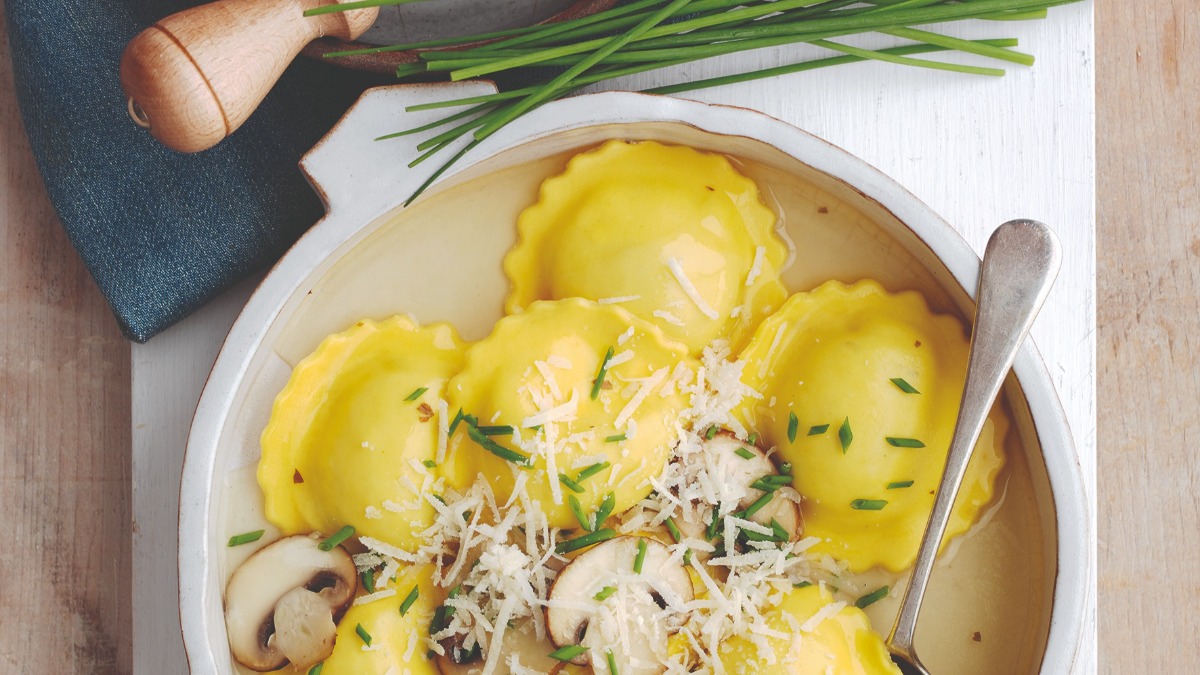 ParmesanAus's tweet photo. Warm, comforting, and packed with flavour—Ravioli in a warming broth with a touch of #ParmigianoReggiano 🧀🍲 This classic dish is all about simplicity, letting the richness of Parmigiano Reggiano shine through, perfect for cosy nights! https://t.co/3OJMq5Cuam