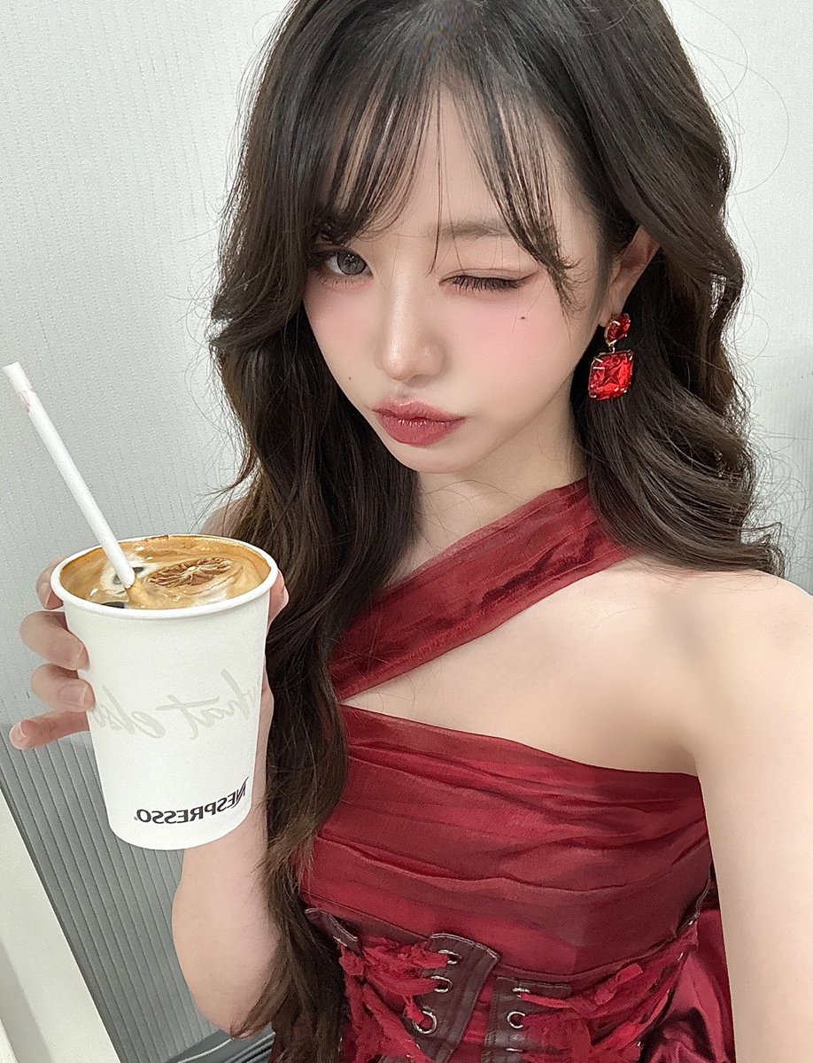 커피 좋아🤎 오늘도 녕이팅🌹🥀✨

#IVE #아이브
#JANGWONYOUNG #장원영