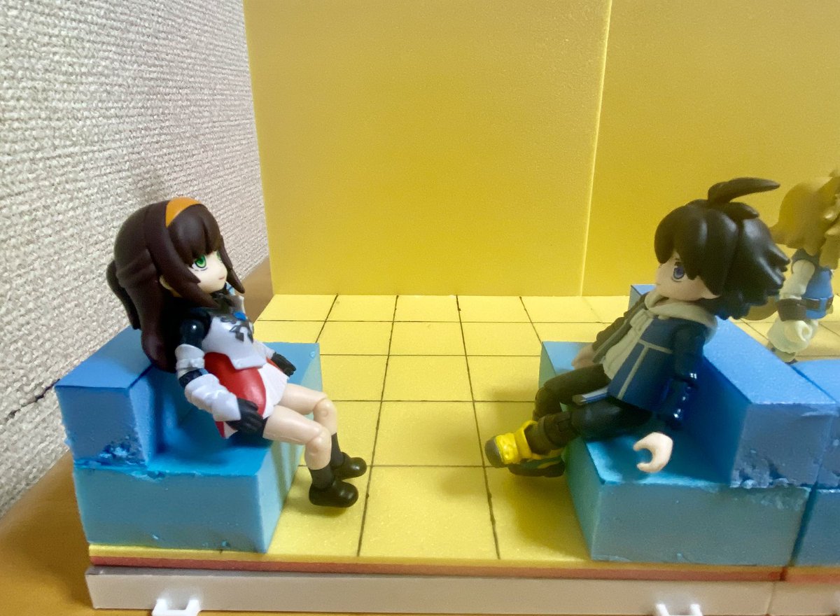 ANTHROPOS2024's tweet photo. #ガシャポンクエスト
#アクアシューターズ

リンクトラベラーズで使うメインキャラの拠点であるアメリカンダイナー風レストランのジオラマ進捗

百均で売ってる15cm×15cmのパネルをベースに作ってます

とりあえずテーブル席、カウンター席、キッチンを作成中 https://t.co/yzOIsmSk1H
