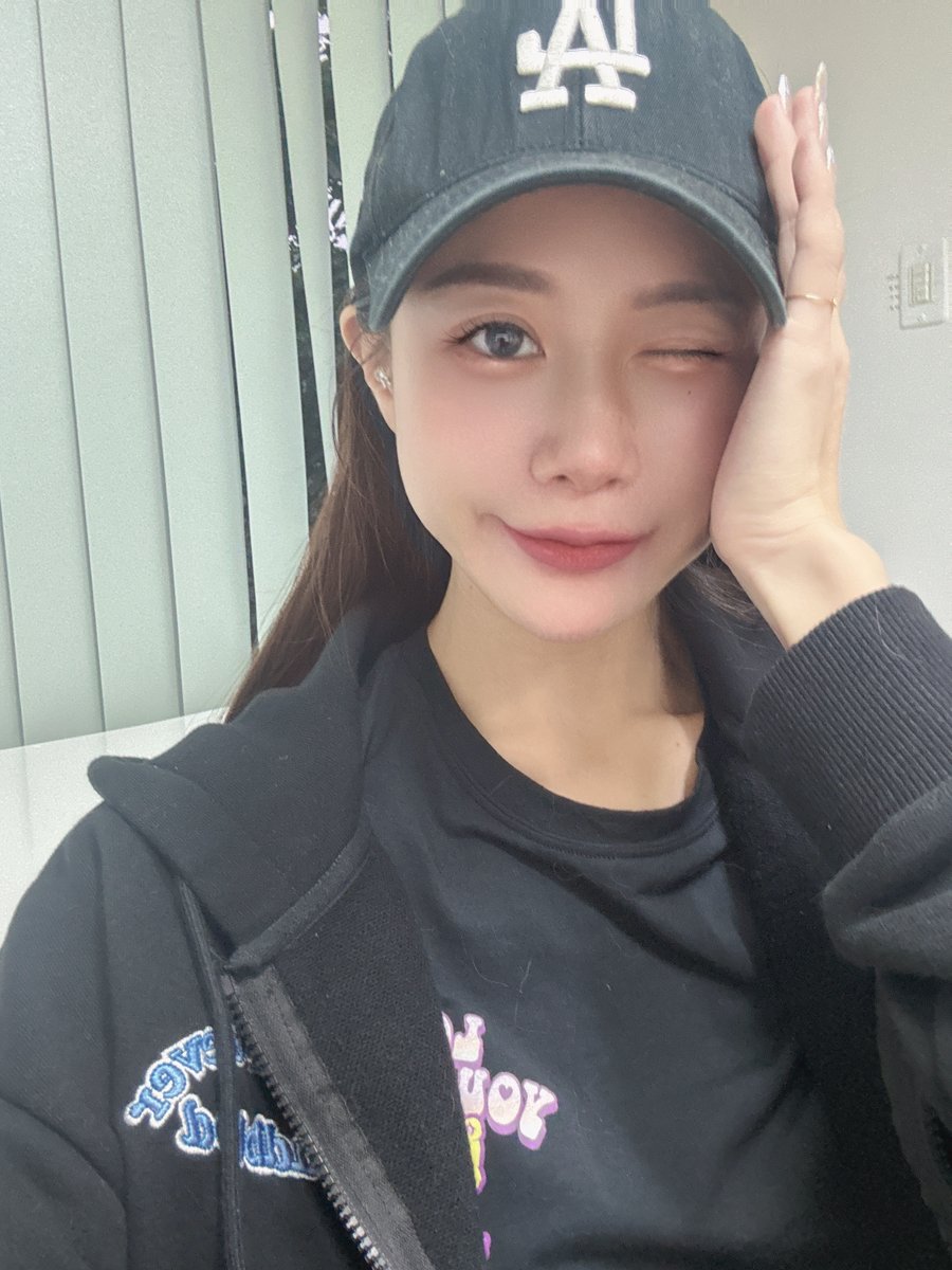 睜眼是迷人的小可愛 
閉眼是撩人的小仙女 
那我是🤭  

𝕁𝕍𝕀𝔻 🔍 𝕗𝕒𝕟𝕝𝕒𝕣𝕒𝟙𝟚𝟚𝟛   
👇👇官方line在這👇👇
 https://t.co/JHpyc26FOu
要有禮貌跟我互動喔😊 https://t.co/rp8JTCPBNN