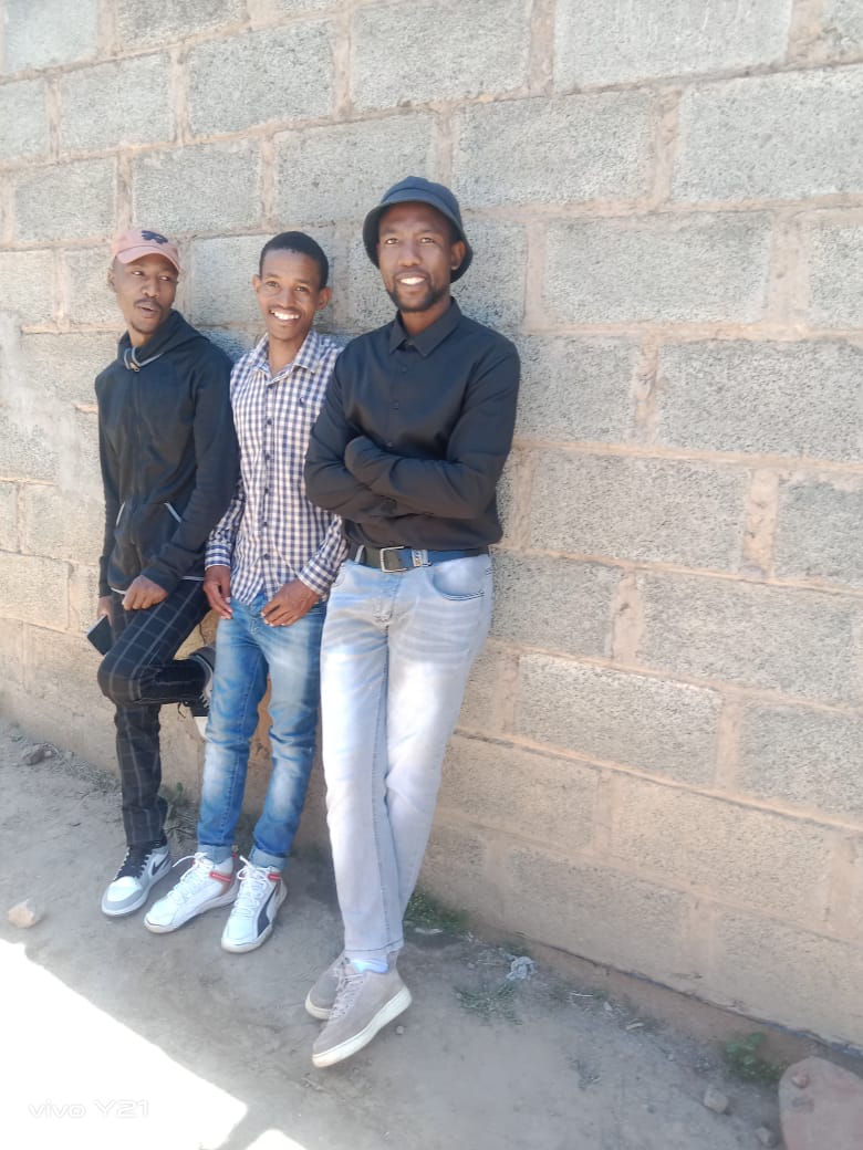 👤 + 6 others followed you