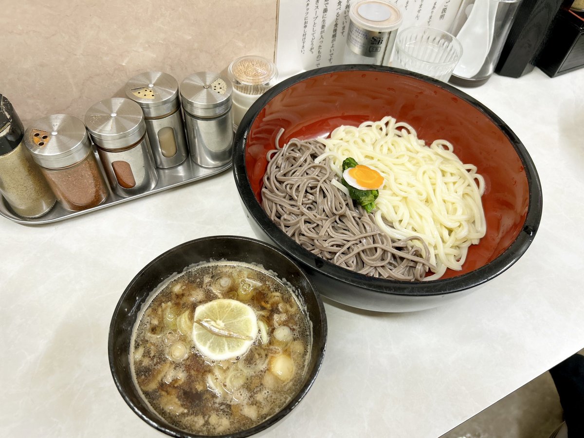 cksrc1's tweet photo. ベベコンの時にお友達が聖地巡りしよ♡って言ってくれて一緒に行った思い出が更にいい思い出になった事に本当に感謝です🙏✨️
この場をかりて本当にありがとう🫶
美味しかったからまた行きたーい!!✨️
ジヨンくんのサインも並んでるの見に行きたいなー🥰 https://t.co/wcfp46518q