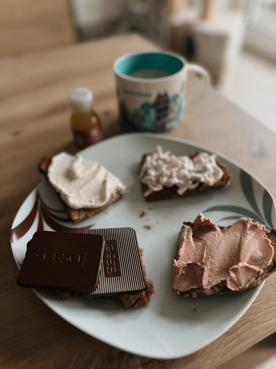 Ich bin mir nicht sicher, ob ich diese Plattform weiterhin nutzen möchte. Mein Frühstück tut ja keinen was, aber es ist halt doch auch eine Form von Unterstützung. Wie lange bleibt ihr alle noch hier?