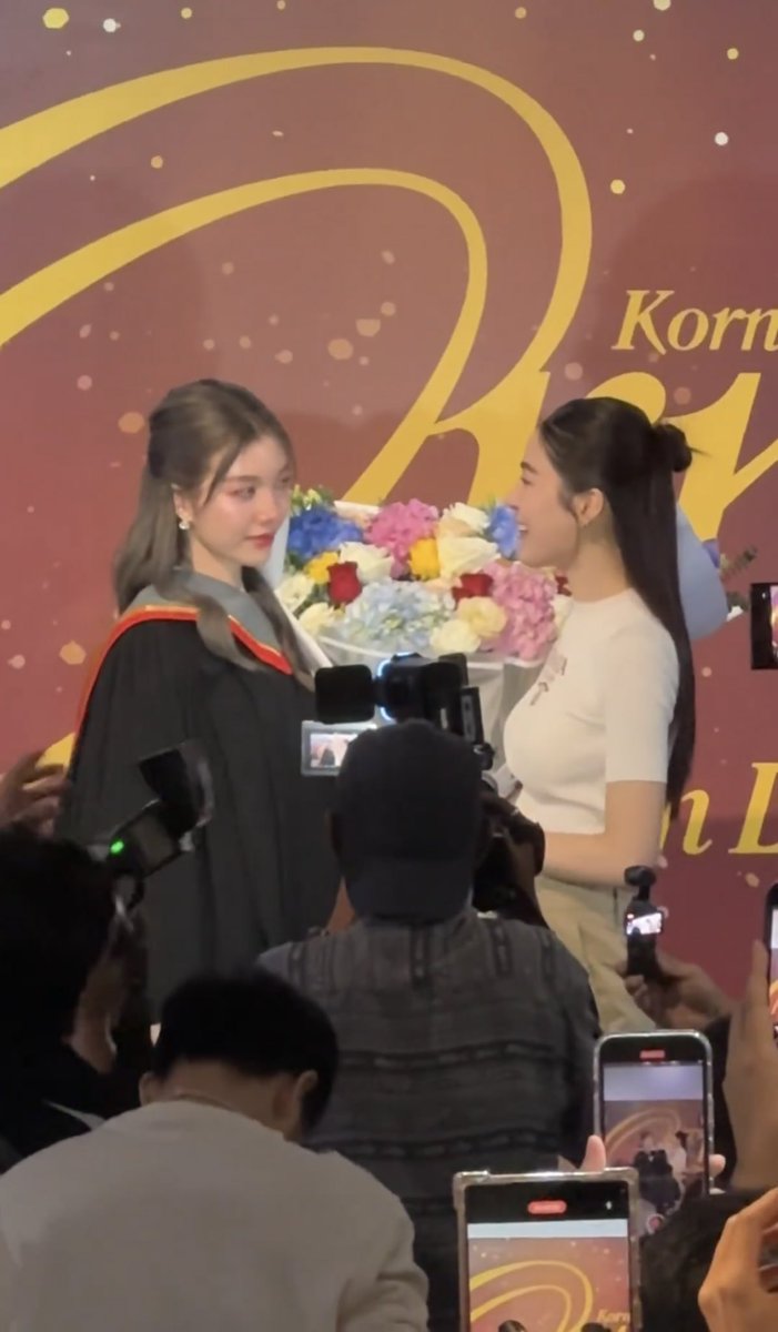 กรี๊ดดดดด  พิหลิงมาจริง เอ็นดูอ่ะจ้วมมีน้ำตา

PROUD OF ORM
#CongratsOrmkorn