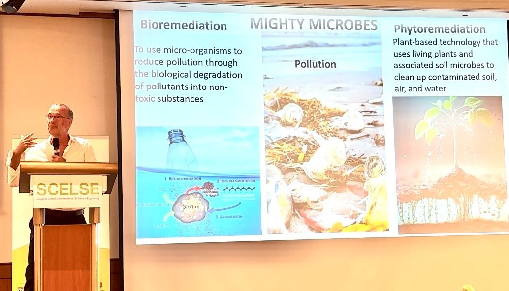 SCELSE_SG's tweet image. [#SCELSE Retreat] SCELSE Centre Director Alain Filloux shared a powerful truth: Microbes are central to climate change, pollution &amp;amp; biodiversity loss. From sequestering CO₂ to cleaning pollutants via bio- and phytoremediation, these tiny organisms are mighty. #MightyMicrobes