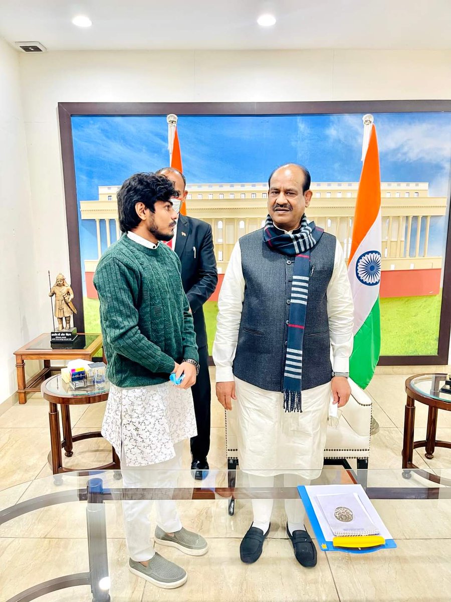 ak___srivastava's tweet photo. Happy Birthday Sir 💐 
@ombirlakota  ji 🙏 https://t.co/koIUacFYHT