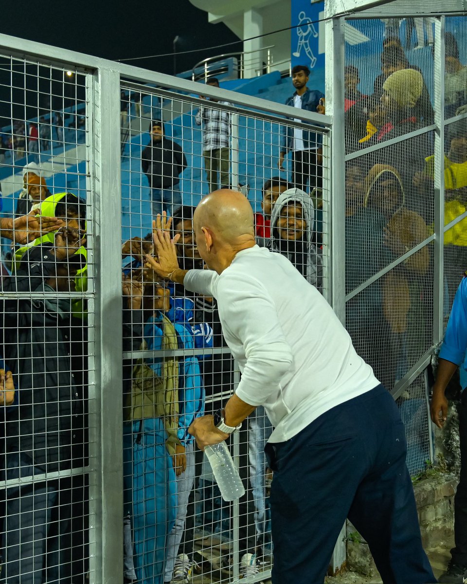 InterKashi's tweet photo. Inter Kashi fans โ
Inter Kashi fam โ
#IndianFootball #Ileague #InterKashi #Kashi #HarHarKashi #UttarPradesh #IKSCB https://t.co/8vCyI22l8C