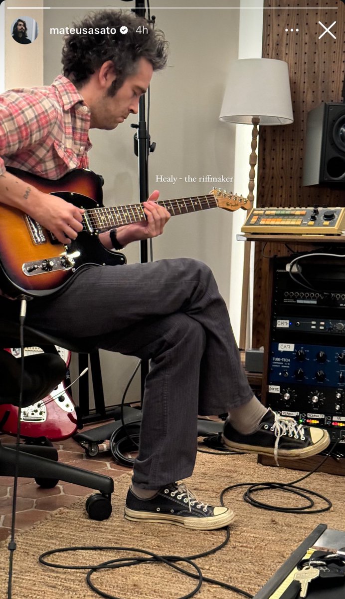 hazyheadbigcity's tweet image. WAKE UP MATTY MAKING MUSIC IN CONVERSE IN A STUDIO  😭