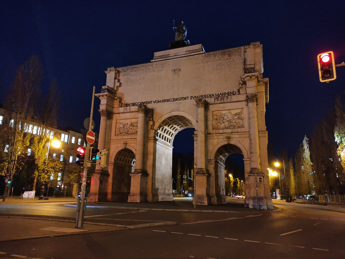 lanicaviajera's tweet photo. Madrid tiene la puerta de Alcalá 🇪🇸
Paris tiene el Arco del triunfo 🇫🇷
Berlín la puerta de Brandenburgo 🇩🇪
Y Munich tiene la puerta de la Victoria 🇩🇪
#alemania https://t.co/07B6BjPtn2