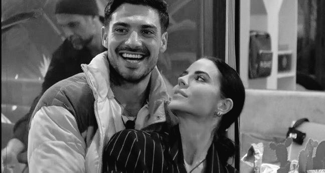 Ugo51010905's tweet photo. There's nobody else here 
No one like us  #grandefratello #shailenzo #iostoconlollo https://t.co/92pqng66jc