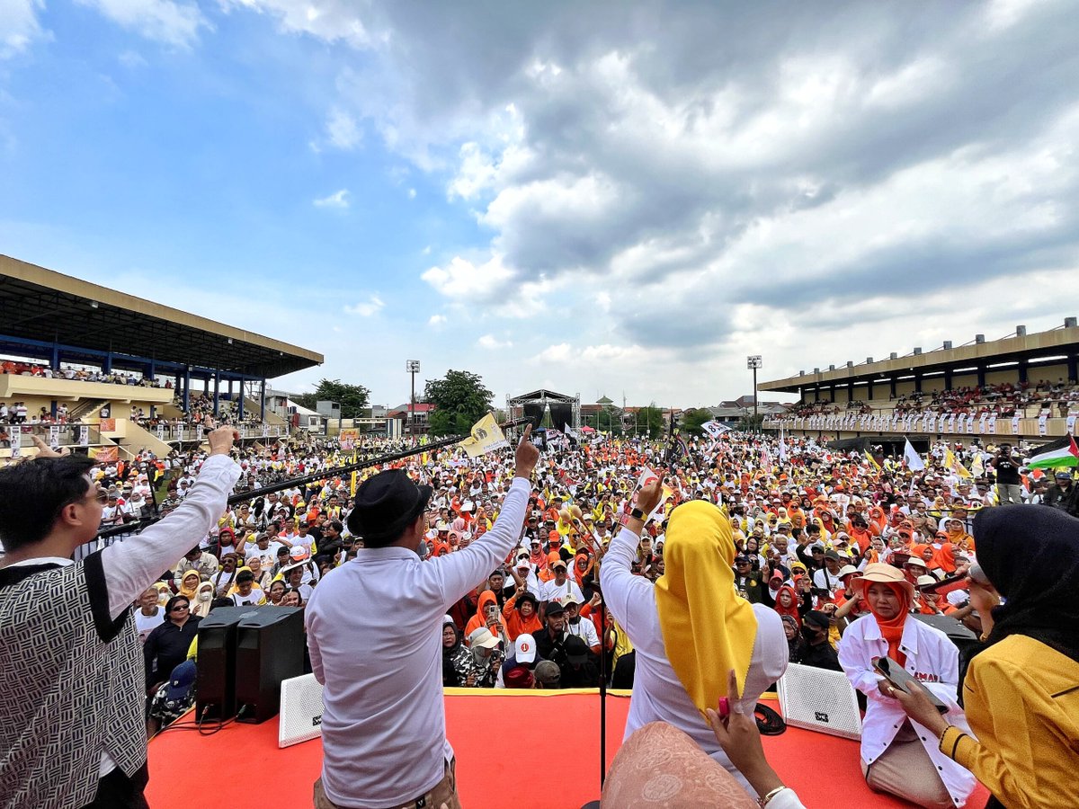 Jangan Lewatkan! Intip Momen Penuh Energi di Kampanye Akbar Imam-Ririn di Depok! imamririn01.id/jangan-lewatka…