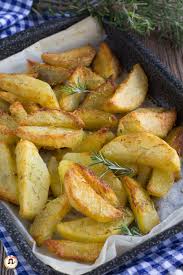YoStoConTarabas's tweet photo. TUTTI CHE ELOGIANO LE PATATE FRITTE MA SCUSATE VOGLIAMO PARLARE PER UN ATTIMO DELLE PATATE AL FORNO https://t.co/cjlR8B4Ktk