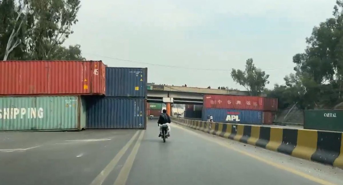 MHafeez22's tweet photo. *Rent a container* Growing business opportunity in Pakistan https://t.co/yk1f4kt1X6