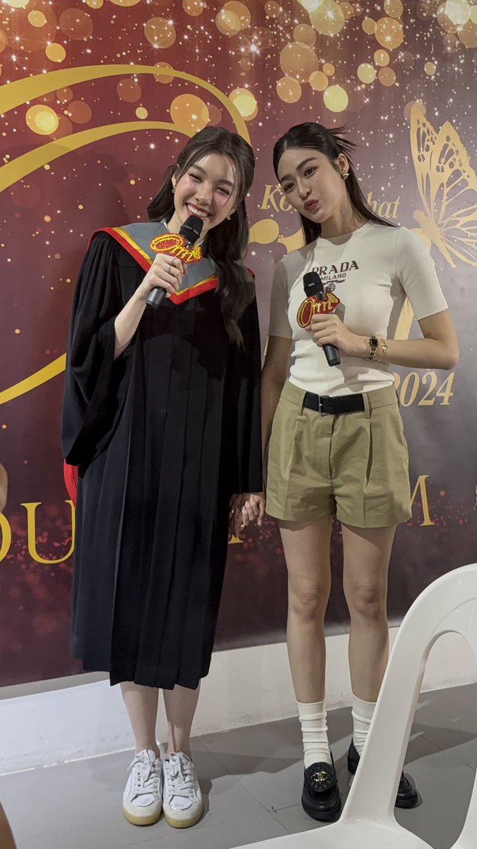 ลุคพี่หลิงวันนี้ เป็นลุคที่น้องออมเคยให้สัมภาษณ์ว่า เป็นลุคที่คิดว่าพี่หลิงมีเสน่ห์ที่สุด

PROUD OF ORM
#CongratsOrmkorn