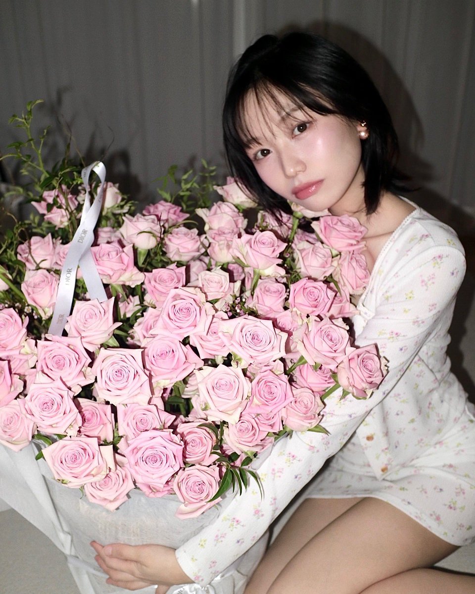iloveryu1119's tweet photo. 241123 류스타그램 (1/2)

생일 주간•••🌹

https://t.co/olWHeIrgWr

#류수정 #러블리즈 https://t.co/D0xV2Fc6gz