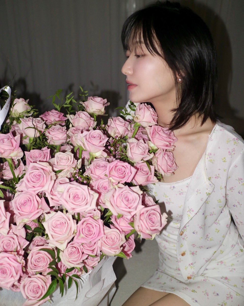iloveryu1119's tweet photo. 241123 류스타그램 (1/2)

생일 주간•••🌹

https://t.co/olWHeIrgWr

#류수정 #러블리즈 https://t.co/D0xV2Fc6gz
