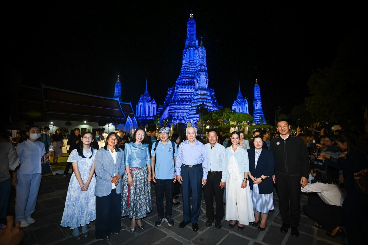 woopmag's tweet photo. ยูนิเซฟ รวมพลังผู้นำและเยาวชน  เนรมิตพระปรางค์วัดอรุณฯ เป็นสีฟ้า ในงาน “Turn Blue”
ระลึกถึงวันเด็กสากล ย้ำจุดยืนในการสร้างสิทธิและอนาคตของเด็ก
https://t.co/jOT8iX6fGn

#เป๊กผลิตโชค #PeckPaLitChoke #UNICEFThailand #PeckxUnicef #UNICEFTurnsBlue #WatArun #WorldChildrensDay #BetterTomorrow