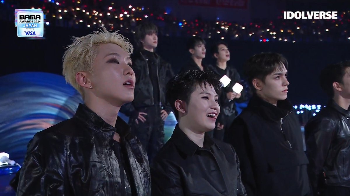 coupspore's tweet photo. เซบตาเป็นประกายเลยอะ แล้วแทยังพึ่งพูดเองว่า เซเว่นทีนเป็นวงที่น่าจับตามองที่สุดสำหรับเขา แล้ววันนี้ bigbang มาแสดงอยู่ตรงหน้า วงที่ศิลปินเราชอบสุดๆ ดีใจมาก ตื้นตันมากในฐานนะ วอพ.และกะรัต วงแรกที่ติ่งกับวงที่รักมากๆ https://t.co/jN7cyKqQV3