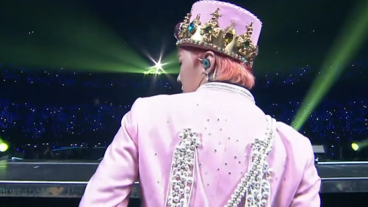 8KLIFE's tweet photo. He came and killed it

RETURN OF THE KINGS
#GDRAGONisBACK 
#GDRAGONxMAMA2024 
#BIGBANGxMAMA2024 https://t.co/LIkN6nyEmu
