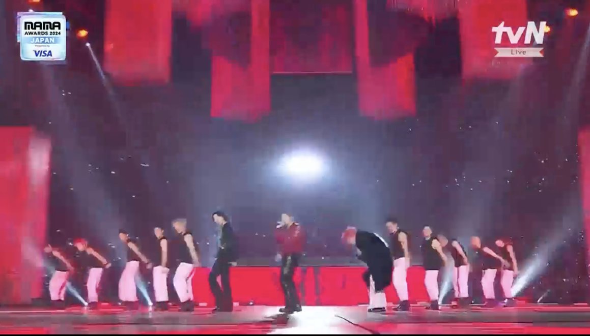 philstarlife's tweet image. ‘G TO THE D OR GOAT, THE LIVIN’ LEGEND’

G-DRAGON took the stage by storm, performing his new song ‘Power’ at the #2024MAMAAwards. 

He was also joined by Bigbang members Taeyang and Daesung. The trio sang ‘Bang, Bang, Bang,’ ‘Fantastic Baby,’ and ‘Home Sweet Home.’(📸Screenshots…