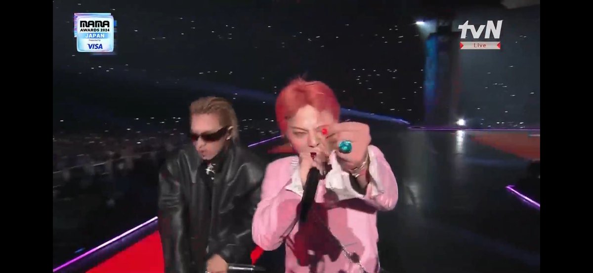 YGENTHUSIAST's tweet photo. BIGBANG YOU WILL ALWAYS BE THE KINGS THAT YOU ARE. 

MY GOD THE GOOSEBUMPS AND TEARS I HAVE. THEY DID NOT REMOVE TOP’S PART IM CRYING 😭😭😭 https://t.co/CZ2tFFZScw
