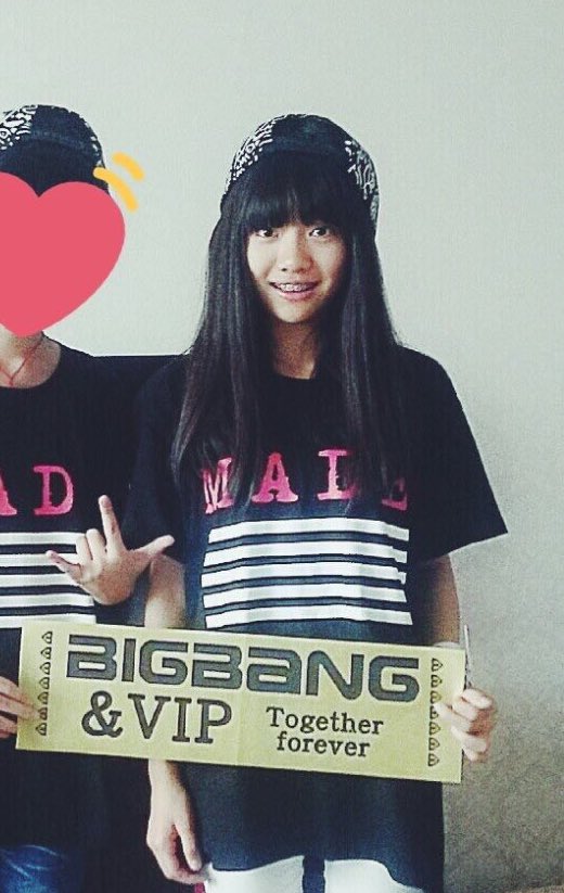 yizhuo1st's tweet photo. ningning chanting bigbang along with fans! a happy vip rn 🫶🏻 https://t.co/wm1bdEprTH