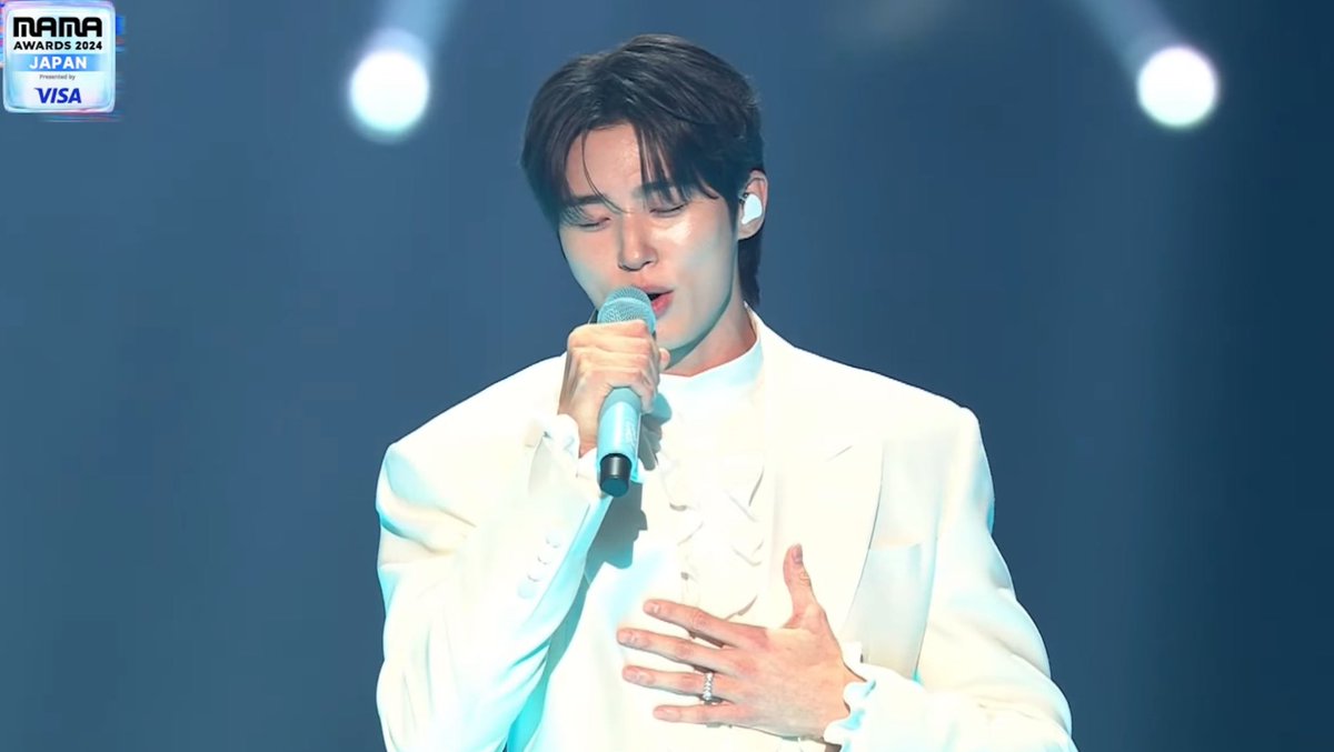 rjspinkmic's tweet photo. the ring on the ring finger 🥹🥹 that's our married ryu sunjae happily living together with sol and finally singing the song he dedicated to her for the world to see 🥹🥹 no love story compares https://t.co/l7RT0gDctM