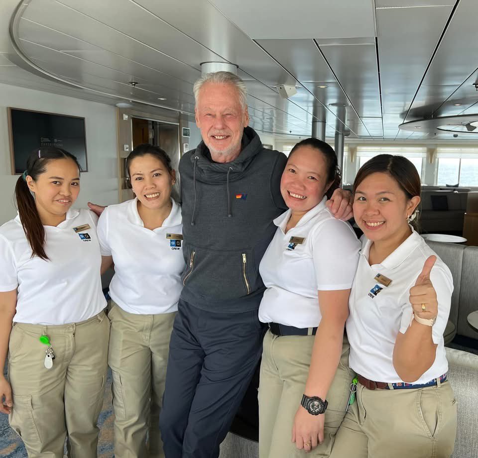 Anchorgirl_04's tweet photo. A pleasure to take a photo with the Founder/CEO-Owner of Lindblad Expeditions. 

Welcome onboard the National Geographic Explorer Mr. Sven Lindblad! #seafarerslife #NatGeoExplorer
♥️🛳️⚓️ https://t.co/EbT1m23t5H