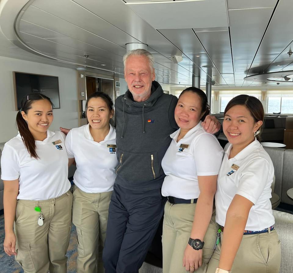 Anchorgirl_04's tweet photo. A pleasure to take a photo with the Founder/CEO-Owner of Lindblad Expeditions. 

Welcome onboard the National Geographic Explorer Mr. Sven Lindblad! #seafarerslife #NatGeoExplorer
♥️🛳️⚓️ https://t.co/EbT1m23t5H