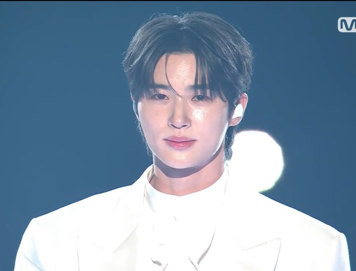 kdrama_menfess's tweet image. •KDM• WAKE UP RYU SUNJAE JADI NYATA 😭😭😭😭 

BYEON WOOSEOK SUDDEN SHOWER AT MAMA AWARDS 2024