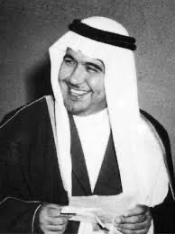 السفير ابن السفير، وابن اخ السفيرين
وفق الله السفير فواز العبدالرحمن الشبيلي
ورحم الله والده ابورياض السفير عبدالرحمن الحمد الشبيلي
وأعمامه السفيرين محمد الحمد الشبيلي (ابوسليمان) وعبدالله الحمد الشبيلي