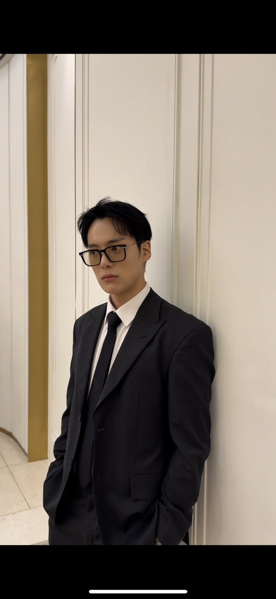 moungch_'s tweet photo. 느좋 남자 등장 진짜 미친ㄴ https://t.co/7arfOYyTGP