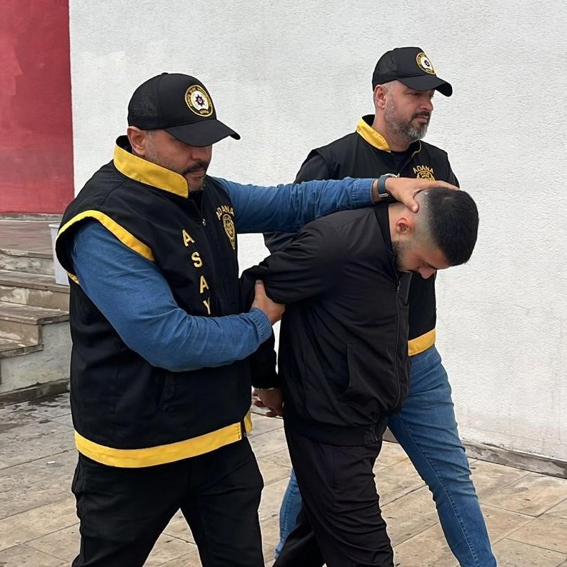 Trafik polislerimize ağır hakaretlerde bulunup 'erkekseniz beni alın' diyen israf gözaltına alındı.