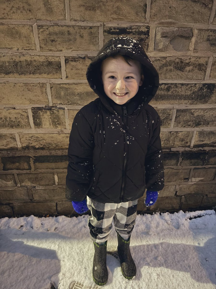 pixieboo77's tweet photo. Snow day for the little dude! One excitable little man!! https://t.co/a97CpwVBmL