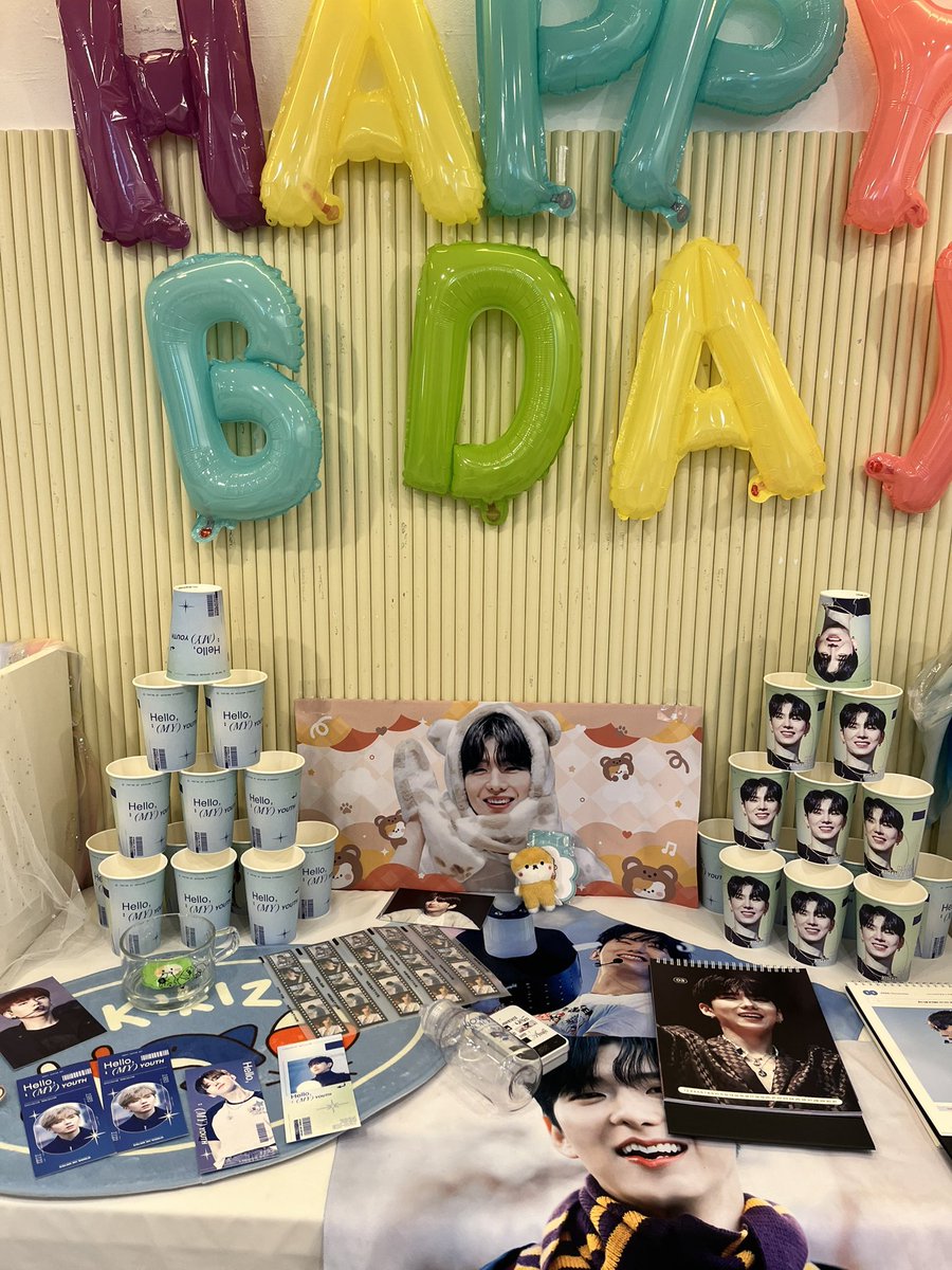 Akiki7200536829's tweet photo. 작년에 이어 올 해도 방문했고
네컷도 찍고 왔다ㅋㅋ
사진 넘 이뻐서ㅠ다 지르고 싶은걸 참았음
이미 가지고 있잖아

 #Hello_my_youth_1122 https://t.co/9Vkwi3rEjr
