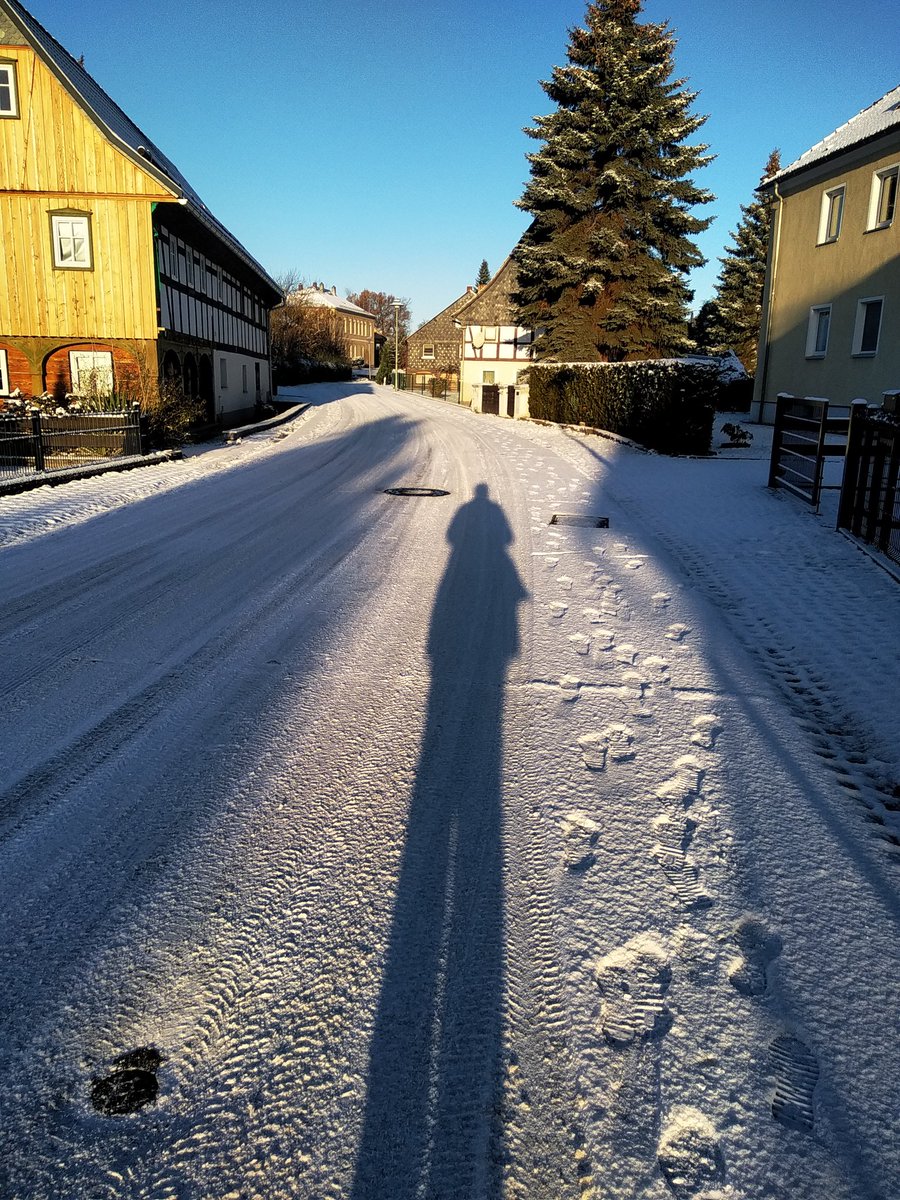 ezoderwitz's tweet photo. Sachsen in schön. #drheeme ist nie nur Arbeit....
Das #Winterkind in mir freut sich grad riesig (wie mensch sieht)
#Oberlausitz https://t.co/v7I69QhBBI